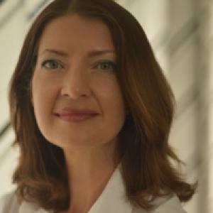 Anna L host headshot