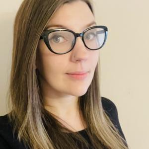Kayleigh M host headshot