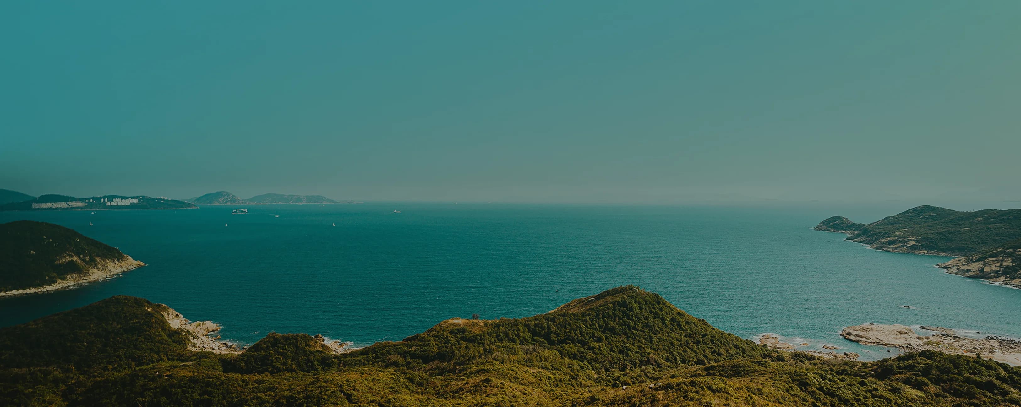 Image of a beautiful seascape with stats showing that 22,000 educational institutions, 9,000 public & non-profit organizations, 12,000 corporations, and millions of learners worldwide use Rosetta Stone.